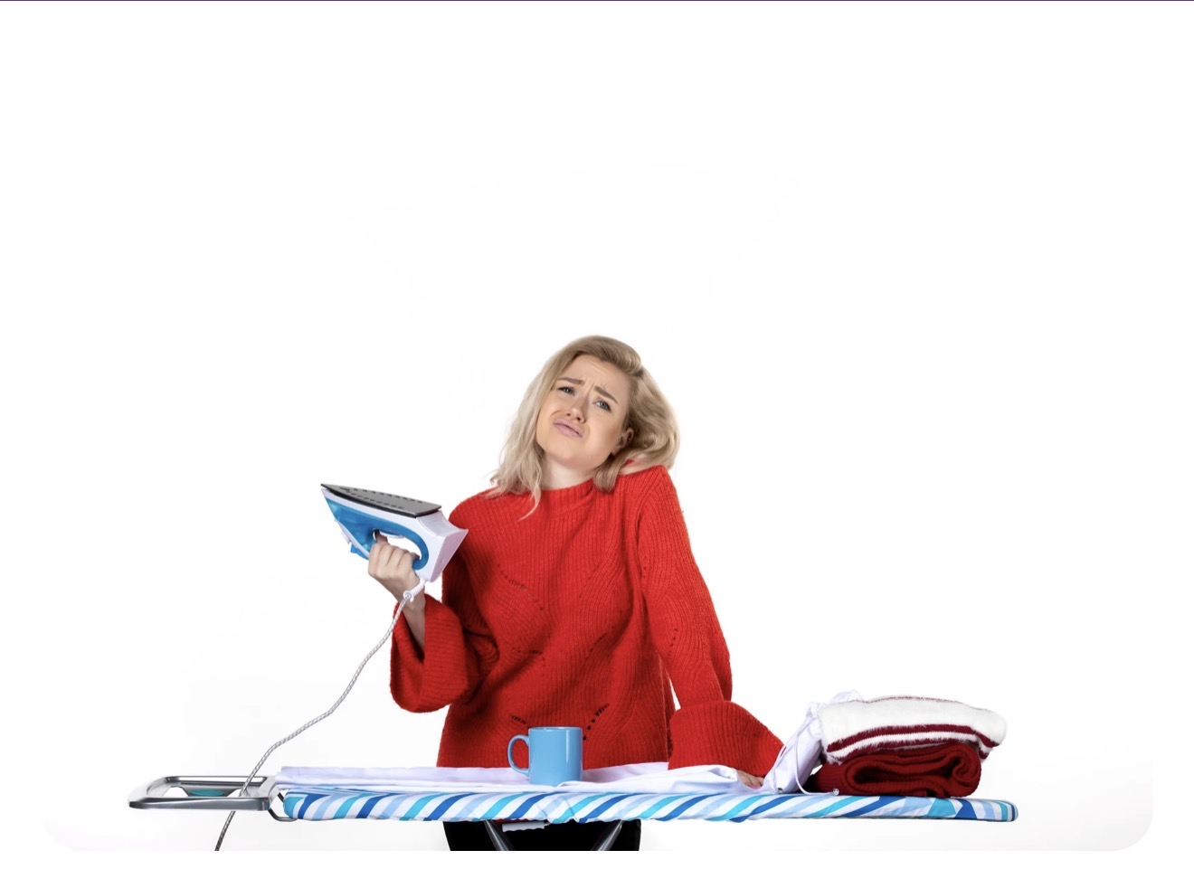 Femme fatiguée par le repassage